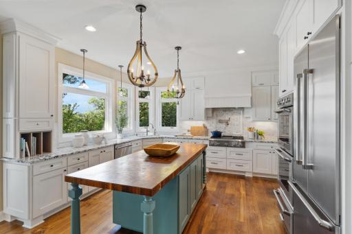 1535 Bavarian Shores Drive, Chaska, MN 55318