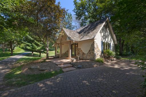1535 Bavarian Shores Drive, Chaska, MN 55318