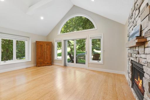 1535 Bavarian Shores Drive, Chaska, MN 55318