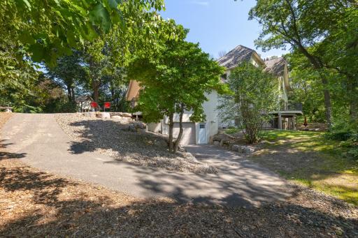 1535 Bavarian Shores Drive, Chaska, MN 55318