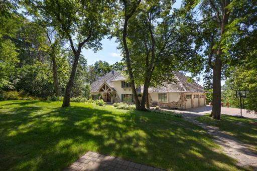 1535 Bavarian Shores Drive, Chaska, MN 55318