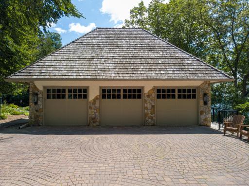 1535 Bavarian Shores Drive, Chaska, MN 55318