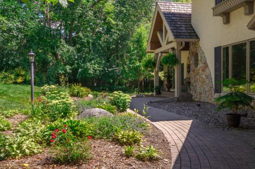 1535 Bavarian Shores Drive, Chaska, MN 55318