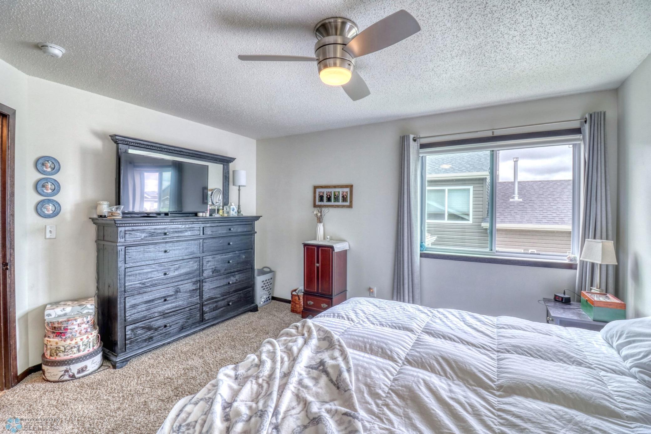 Primary Bed (2).jpg