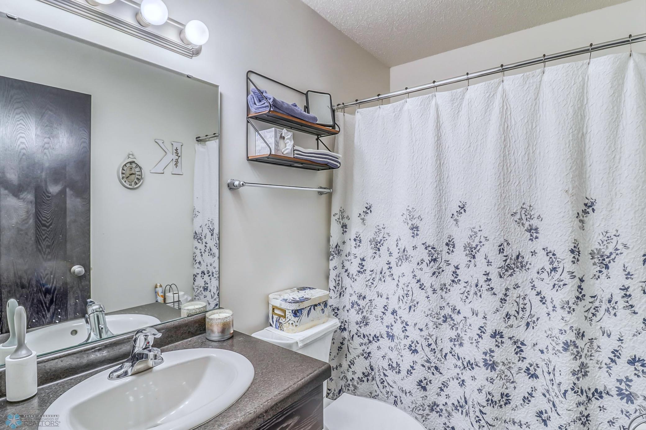 Lower Level Full Bath.jpg