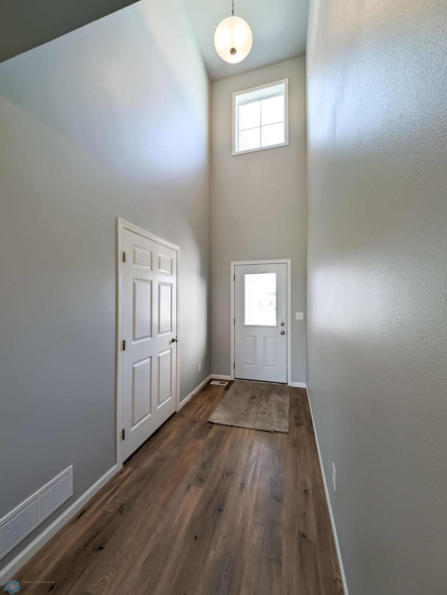 L2P004-144044364.jpg