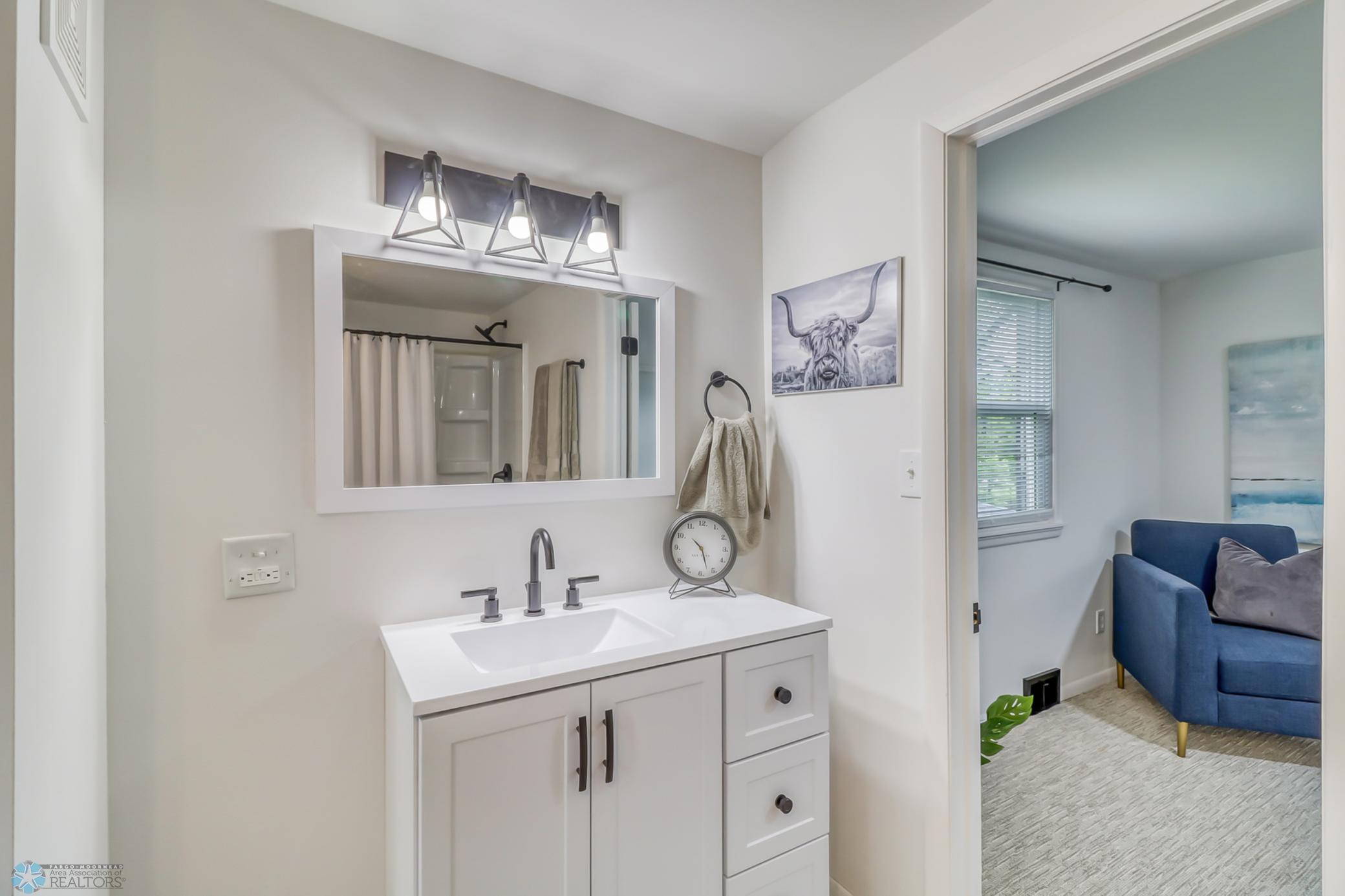 Primary Bathroom1_1.jpg