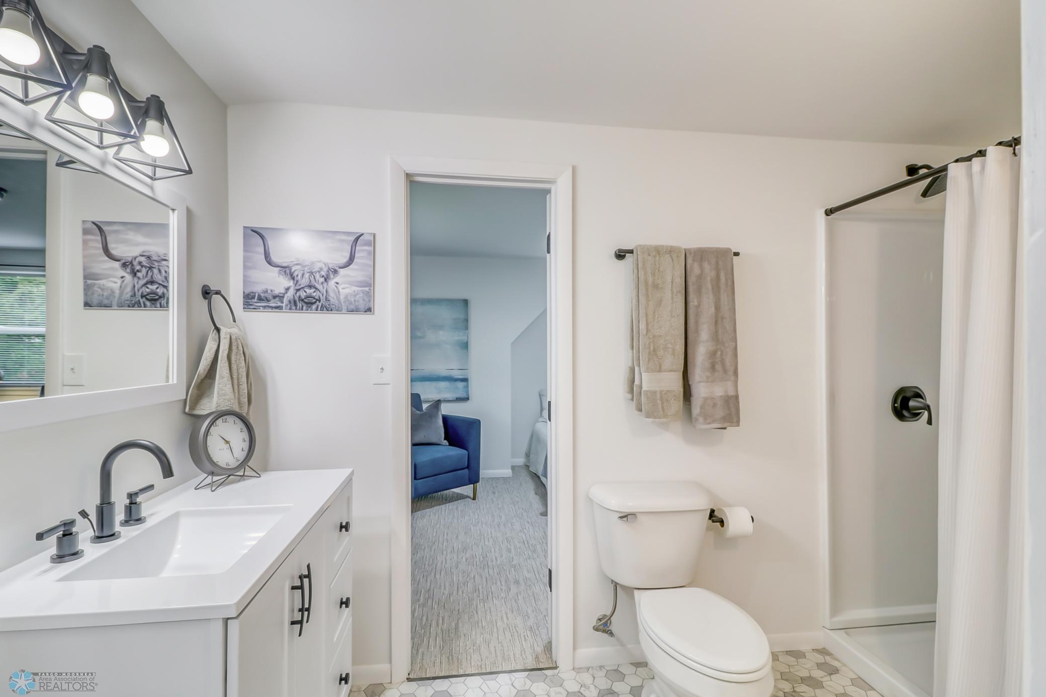 Primary Bathroom1_0.jpg