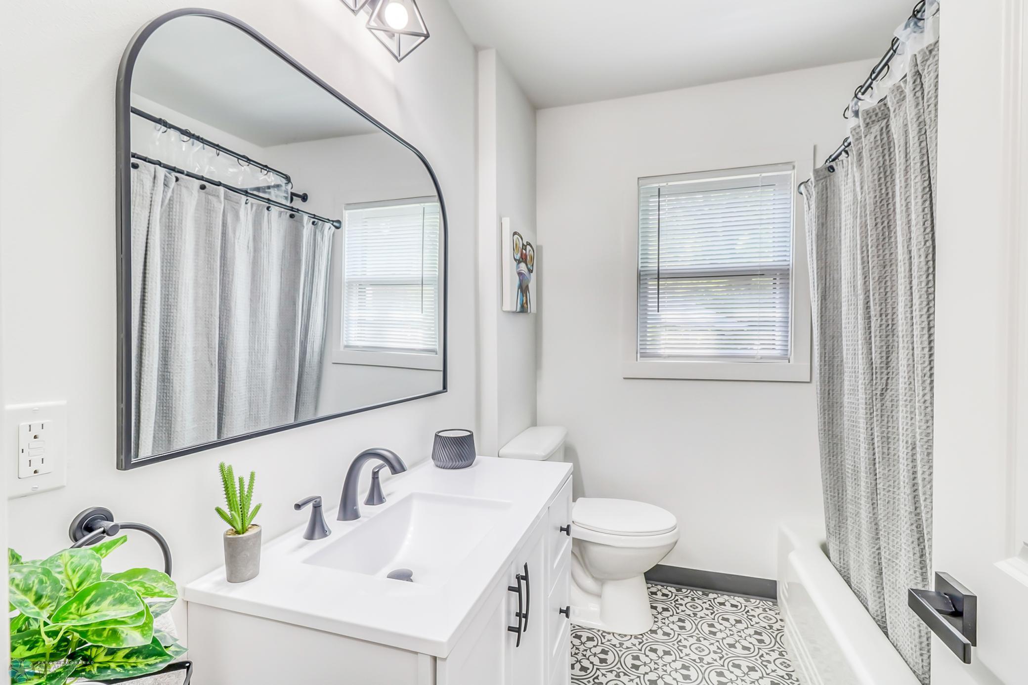 Bathroom1_0.jpg