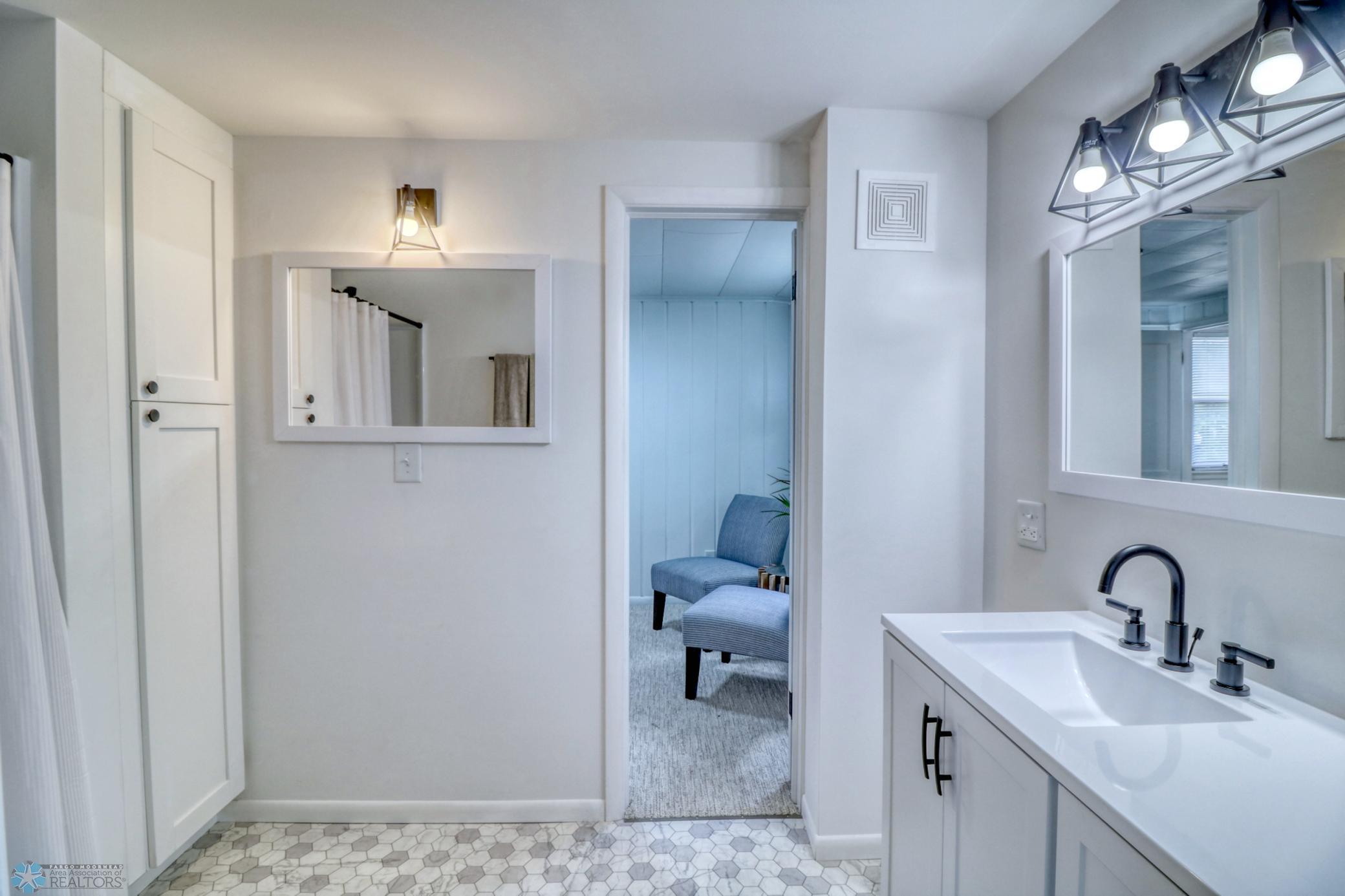 Primary Bathroom1_3.jpg