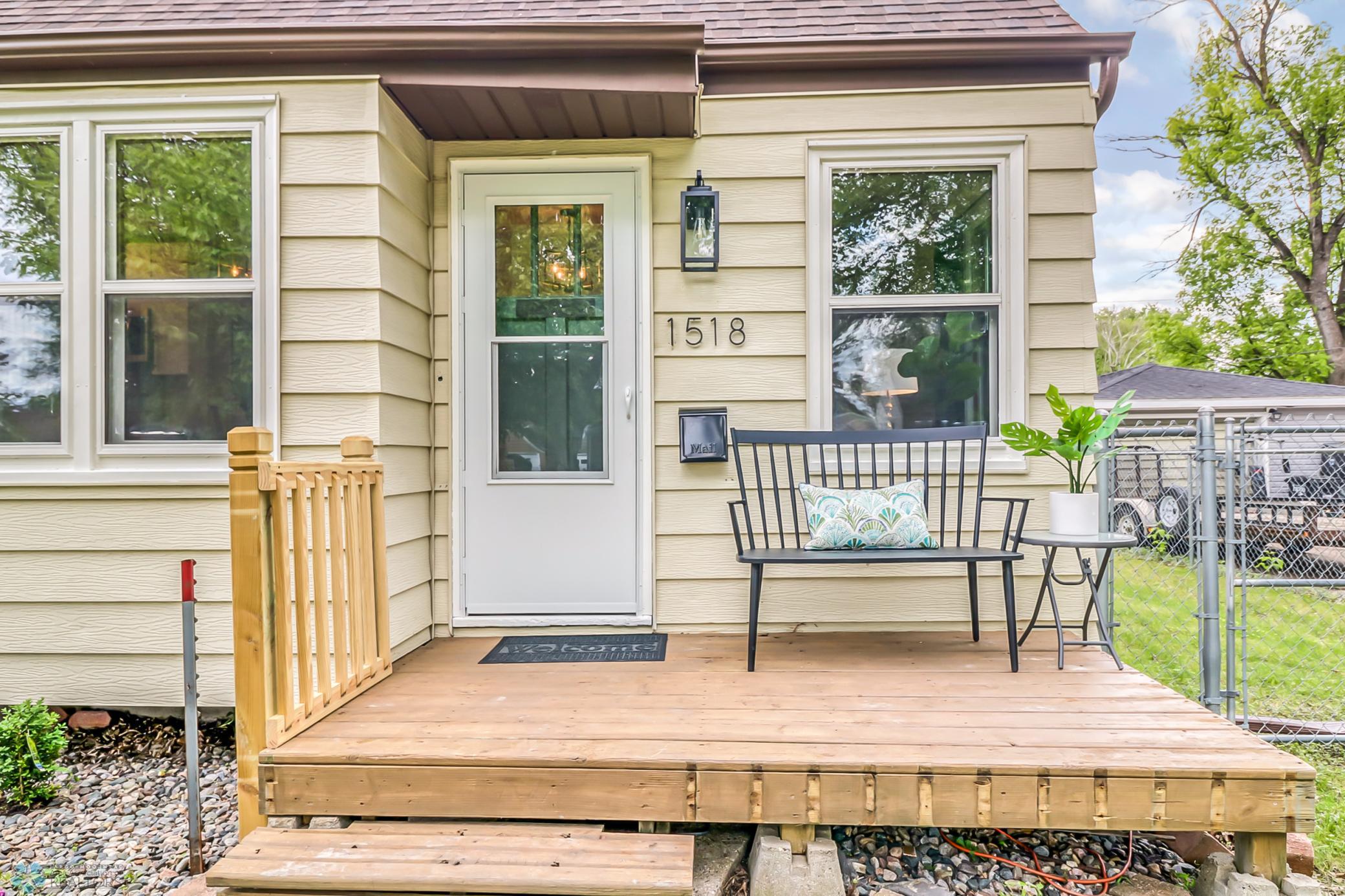 Front_deck1_1.jpg