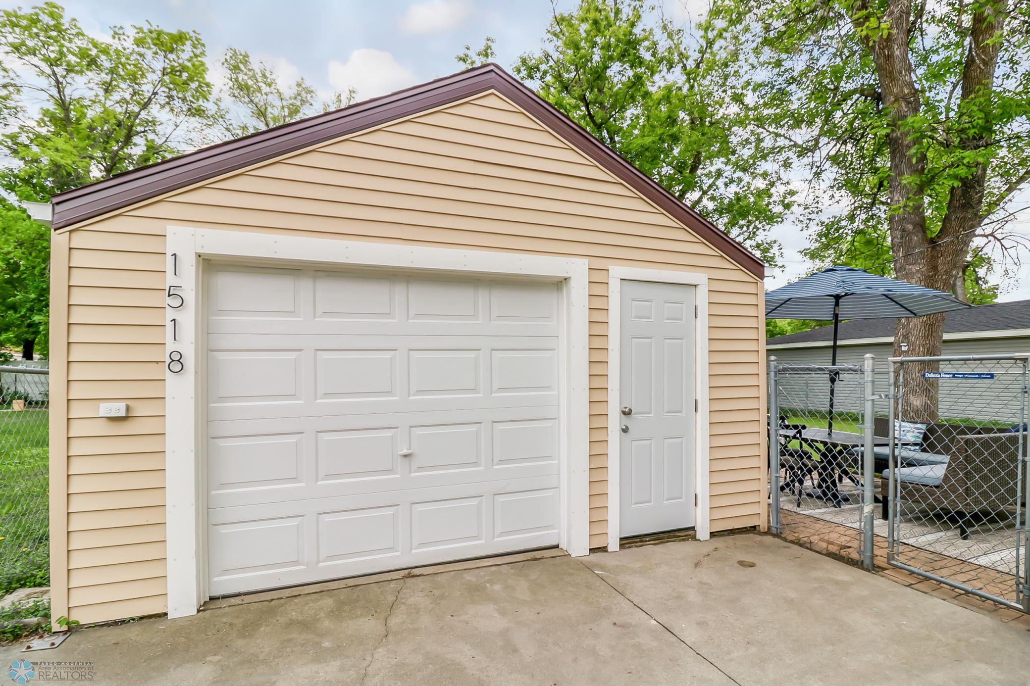 Garage1_1.jpg