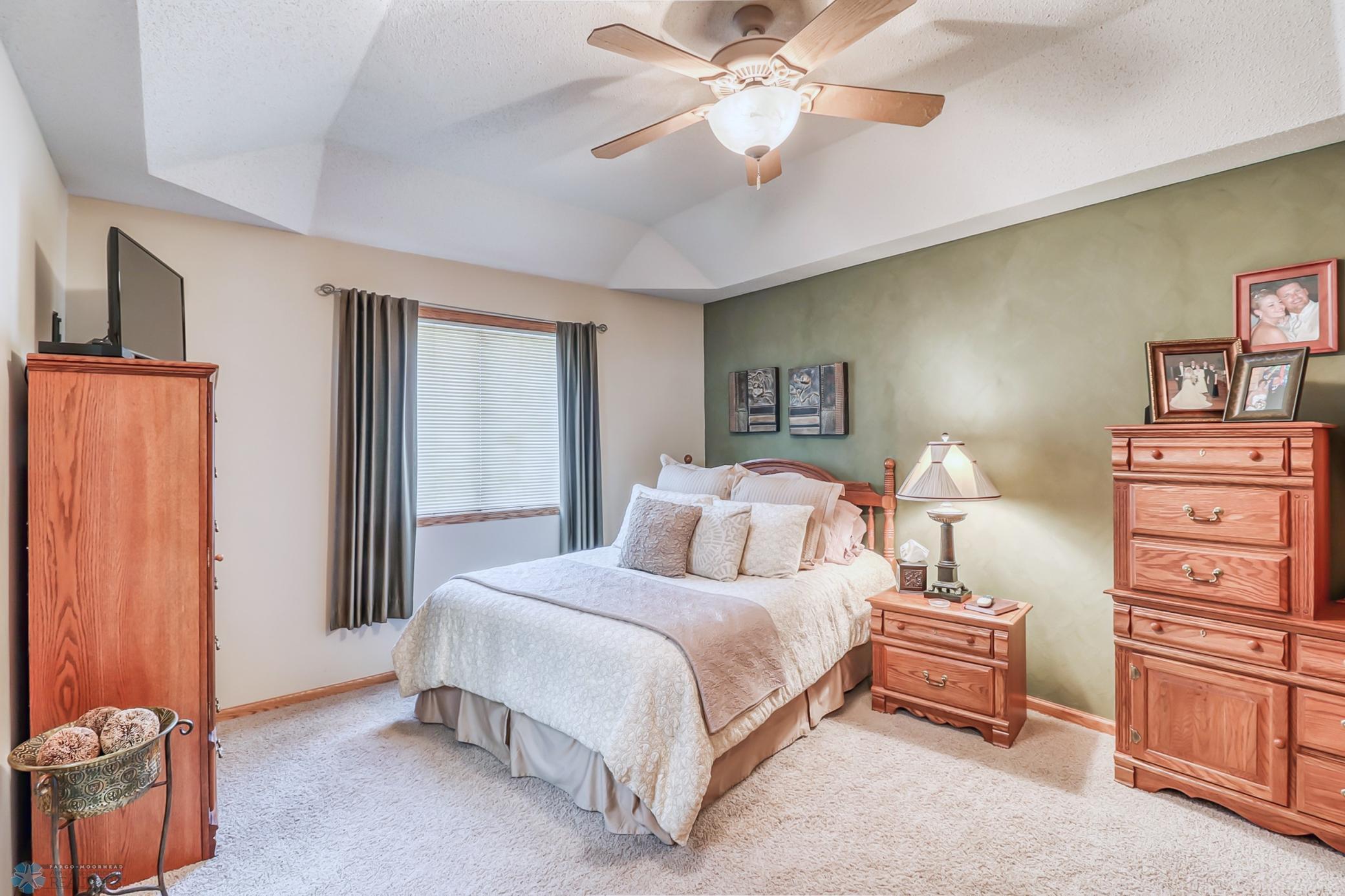 8PrimaryBed (2).jpg