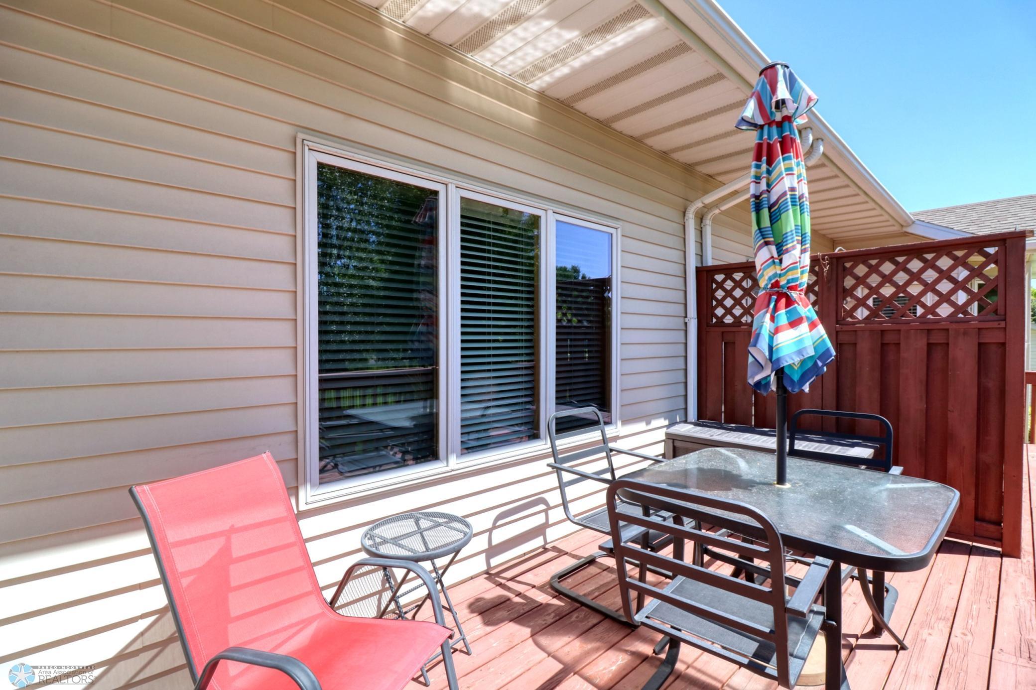 Backyard_deck1_1.jpg