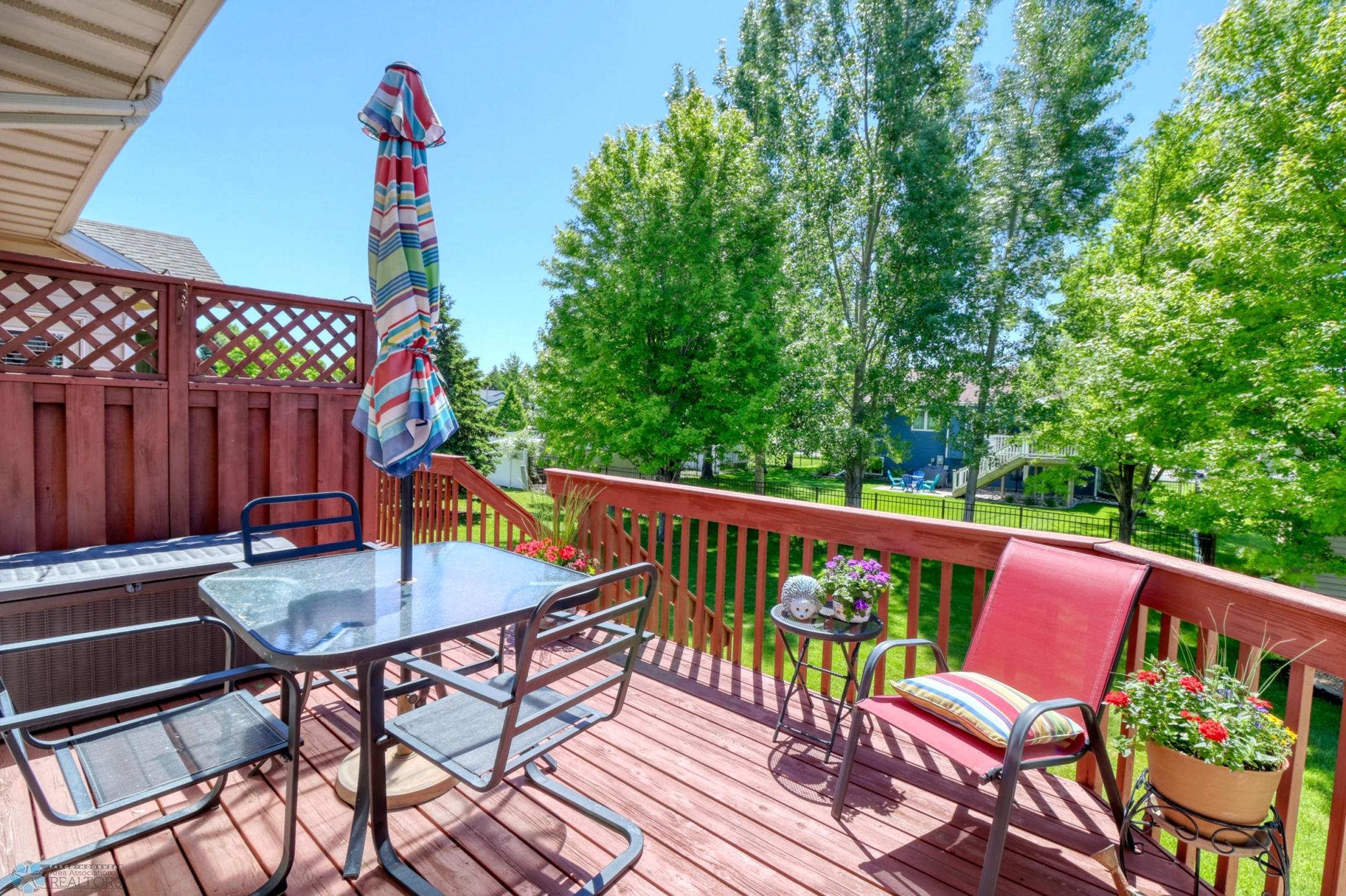 Backyard_deck1_0.jpg