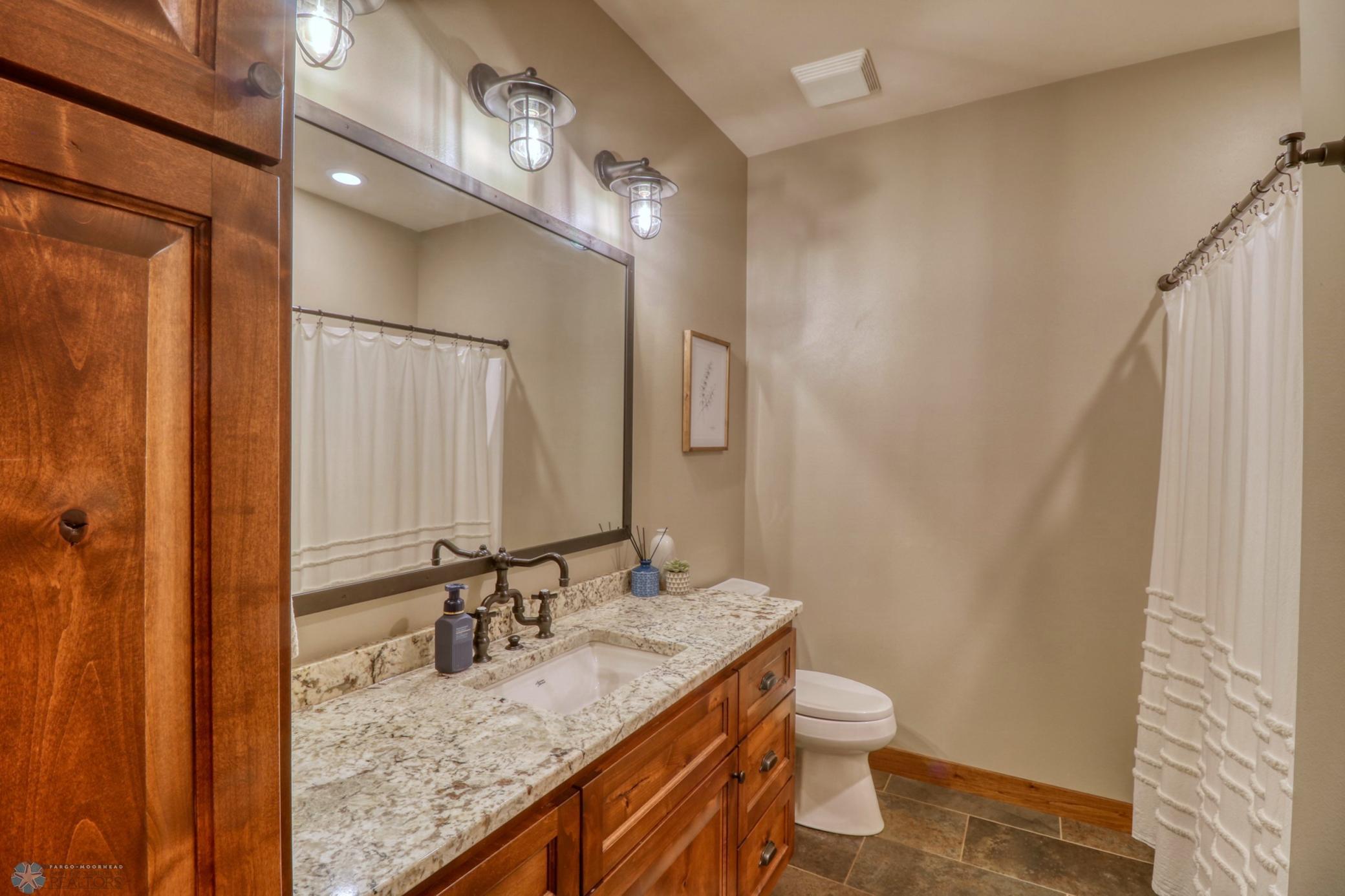 Bathroom1_1.jpg