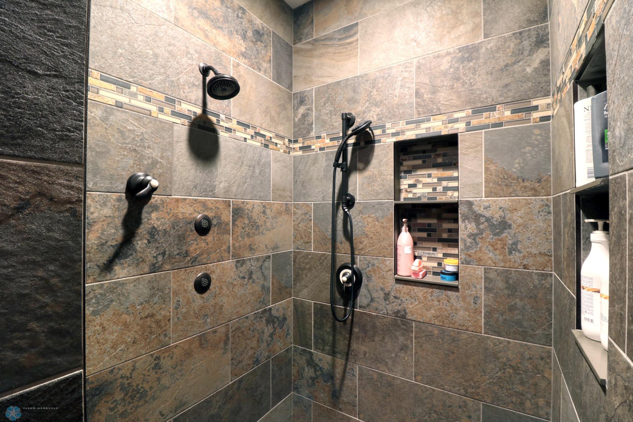 Primary Bathroom1_3.jpg