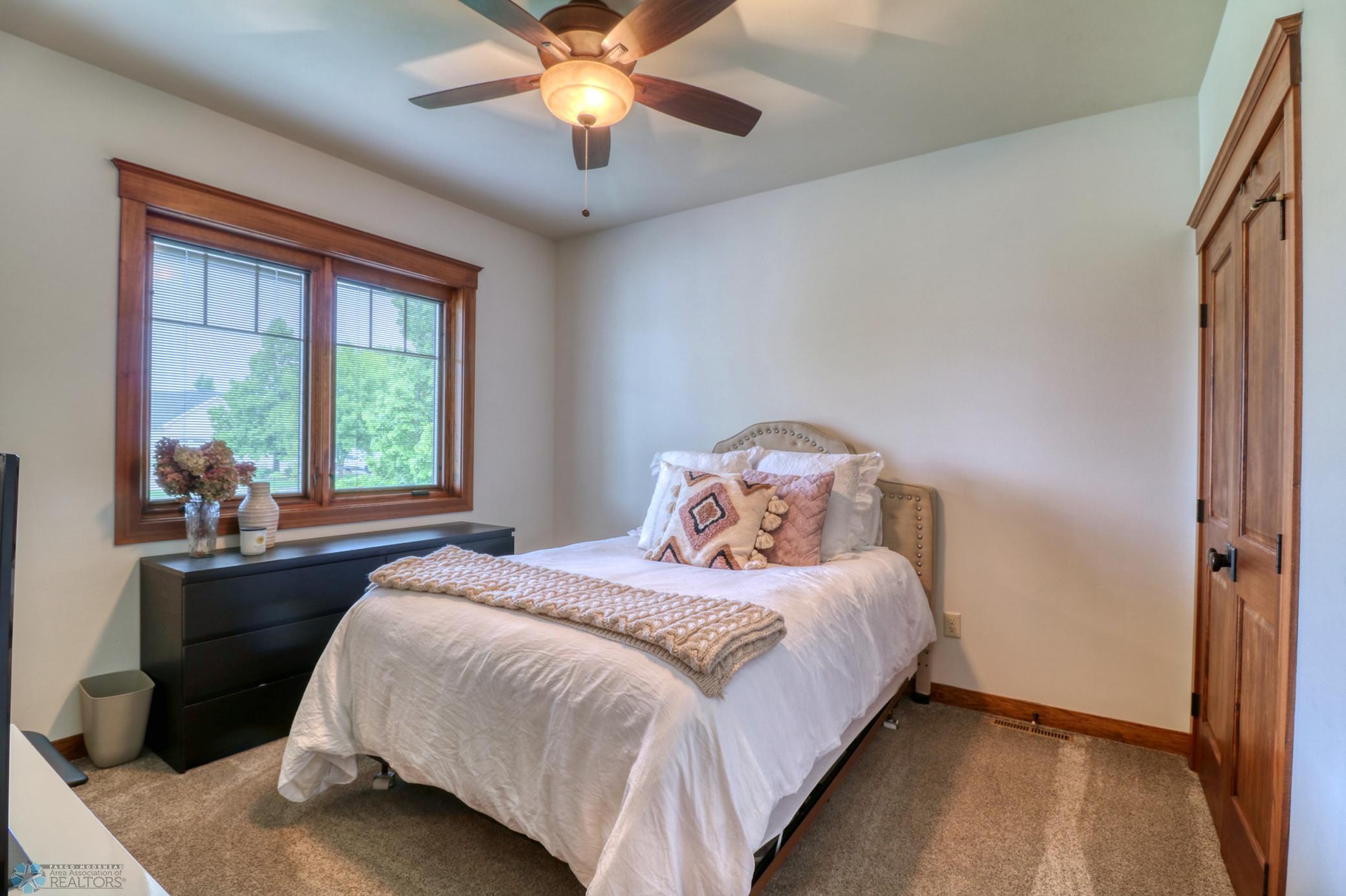 Bedroom1_1.jpg