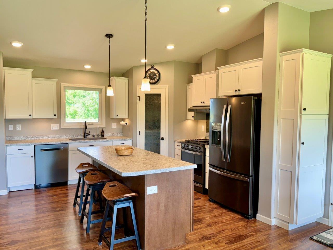 9-Kitchen (3).jpg
