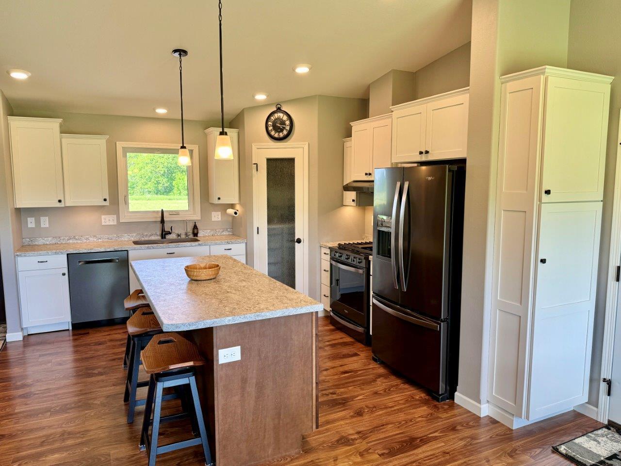 9-Kitchen (2).jpg