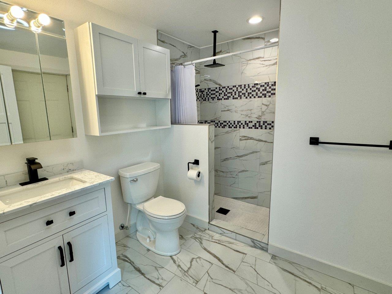 18-Bath 3 in walk out basement (1).jpg