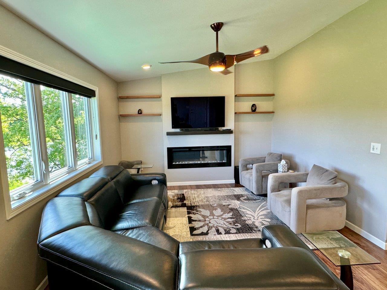 8-Living room (2).jpg