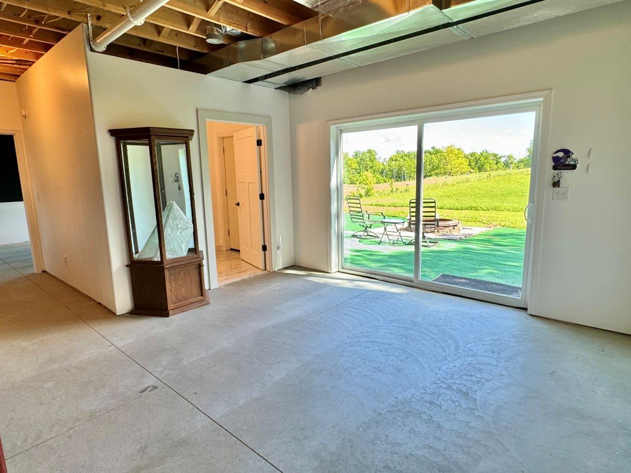24-Additional family room area (2).jpg