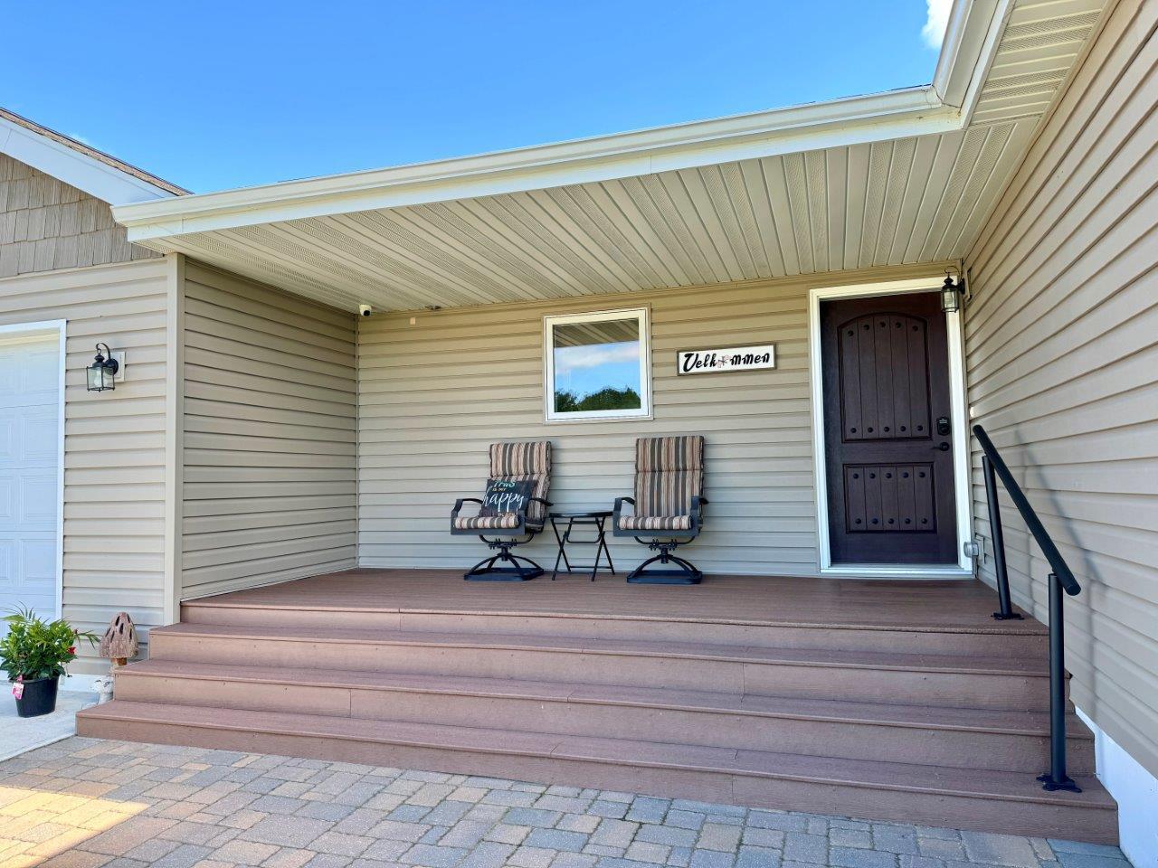5-Front entry deck (2).jpg