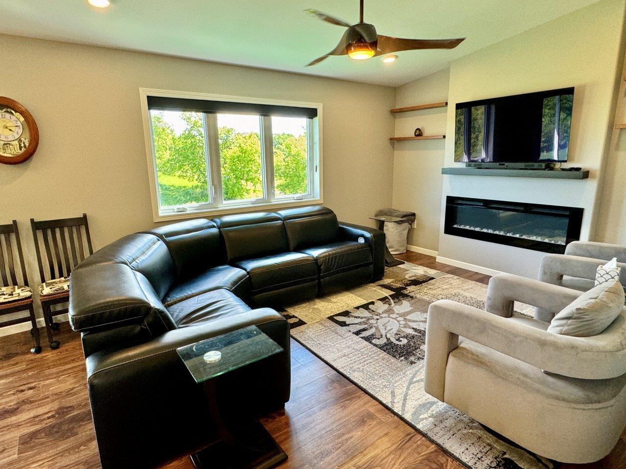 8-Living room (3).jpg