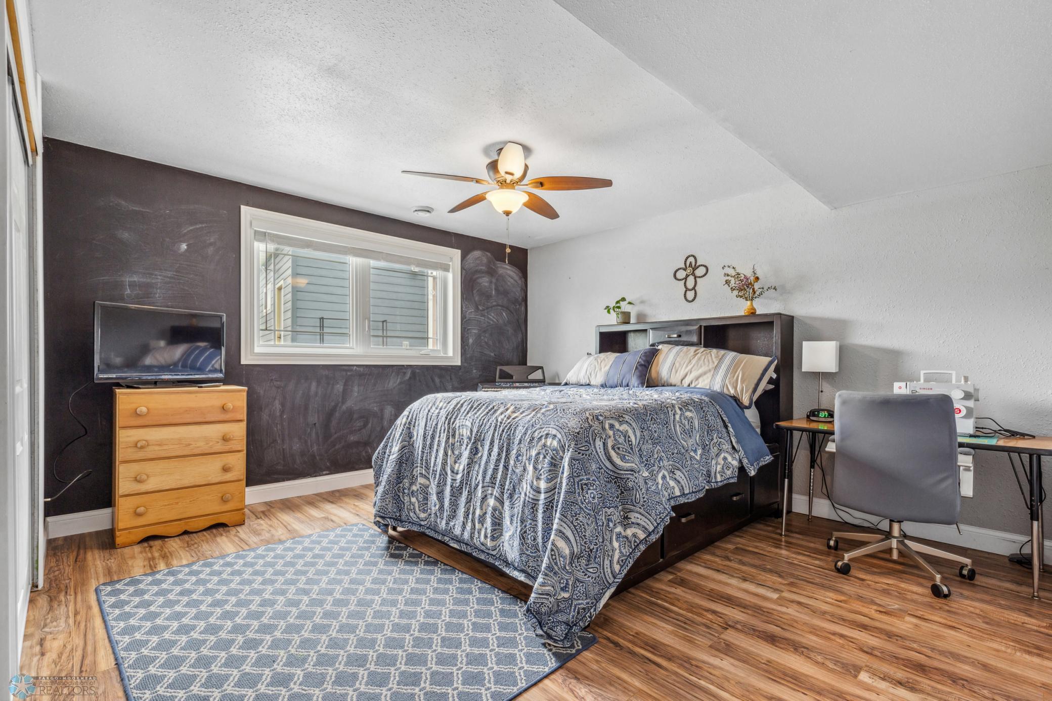 3rd Bedroom - chalkboard wall