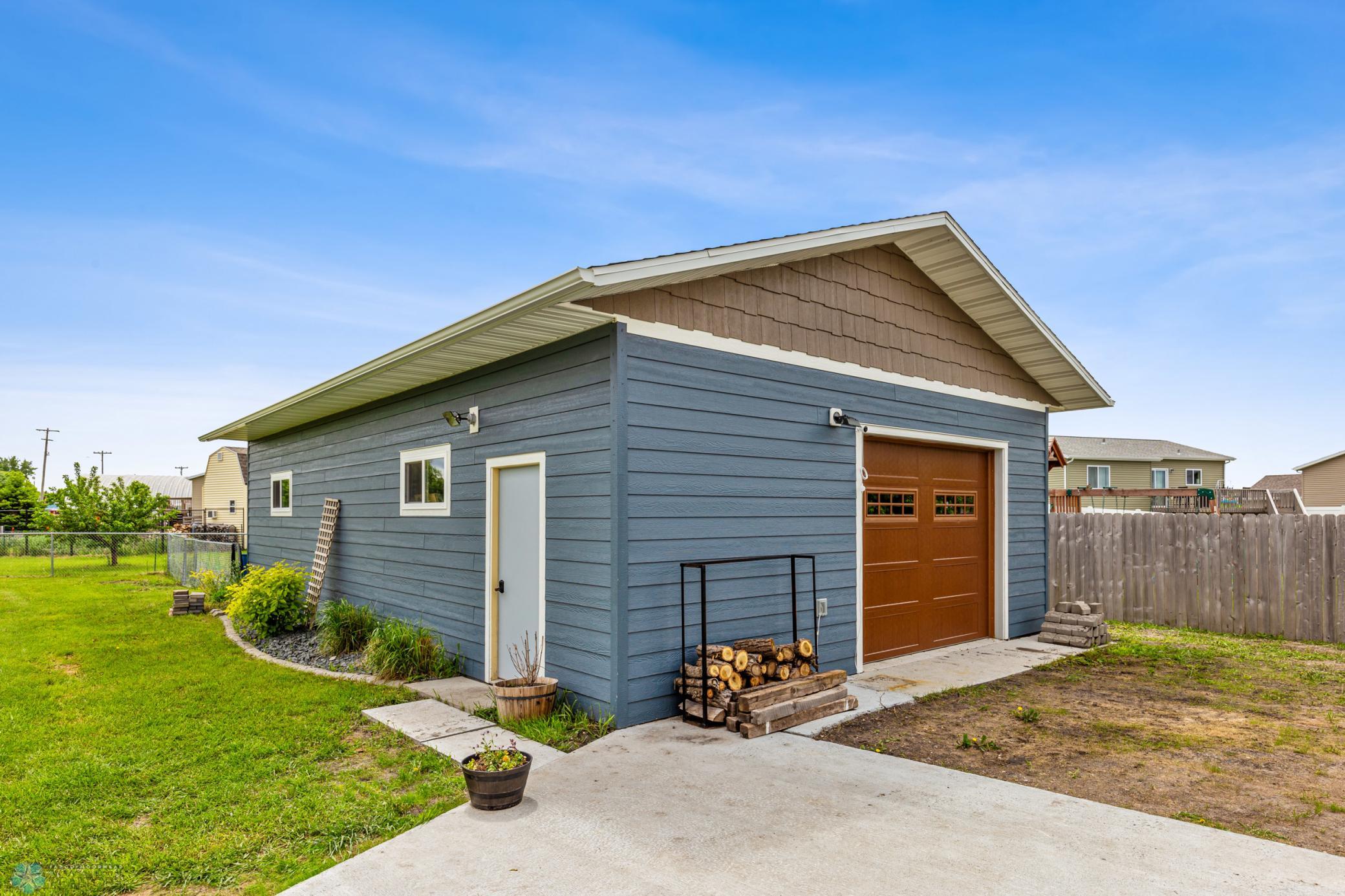 Shop = 4-stall garage (24x40)