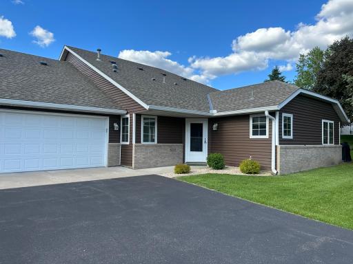 6225 Creekview Lane N, Minneapolis, MN 55443
