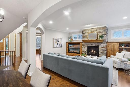 Open floor plan with 10' ceilings and hardwood floors throughout main level.