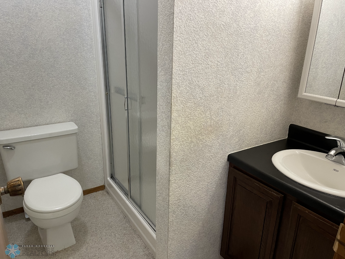 3/4 master bath with shower