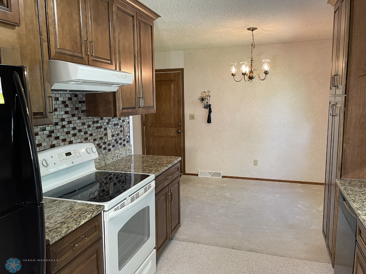 Kitchen left from entryway.png