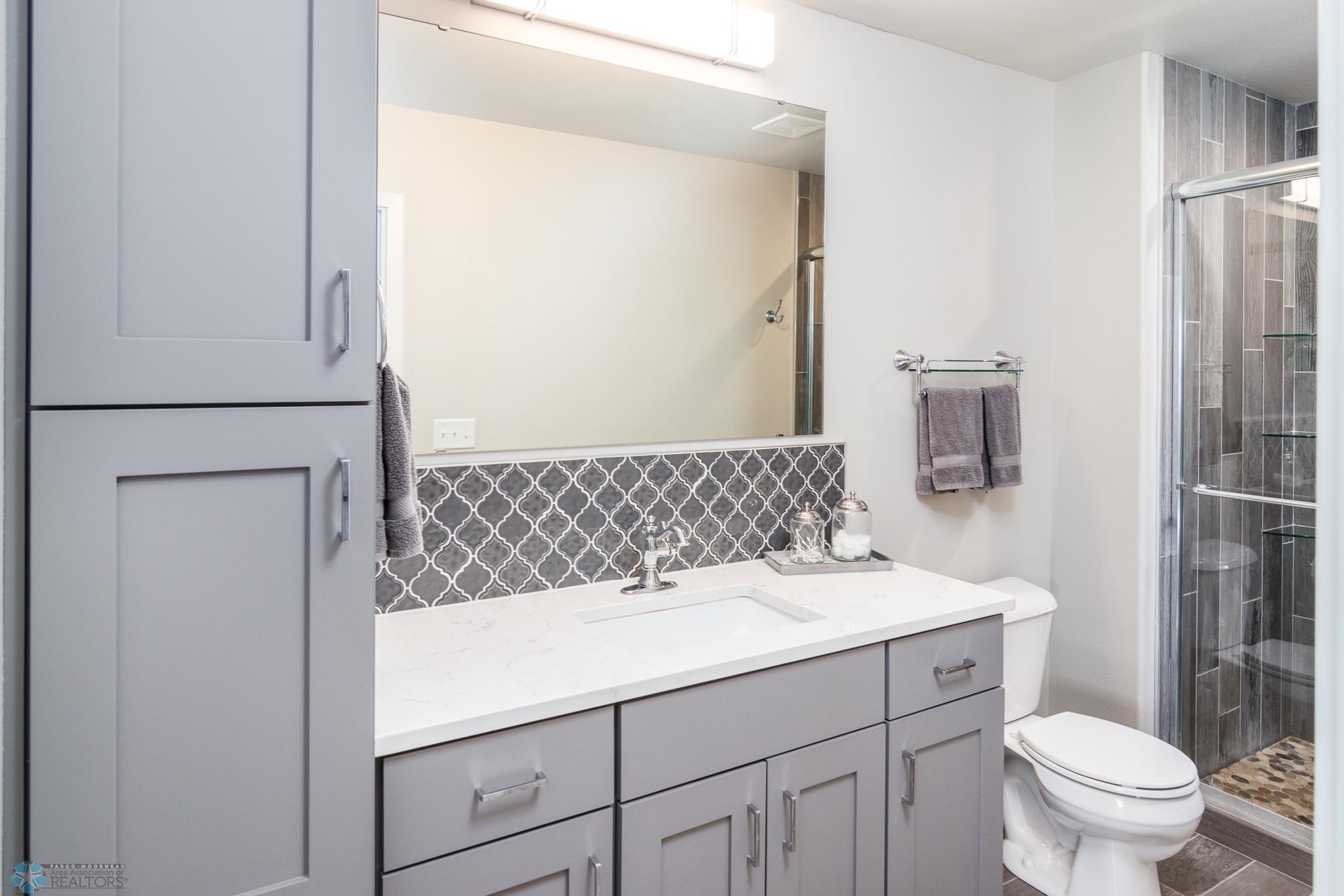 Primary Bath-Tiled Backsplash
