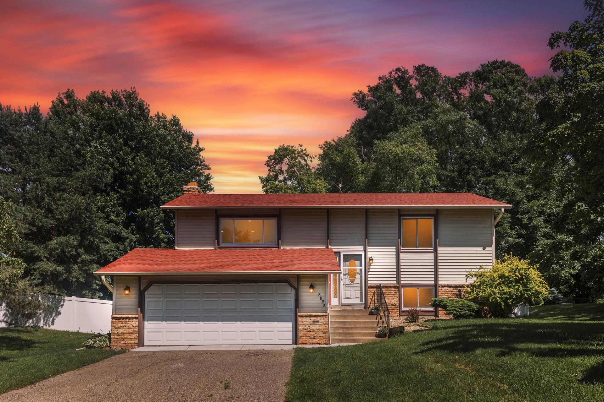 Welcome to 8890 Kimberly Lane!