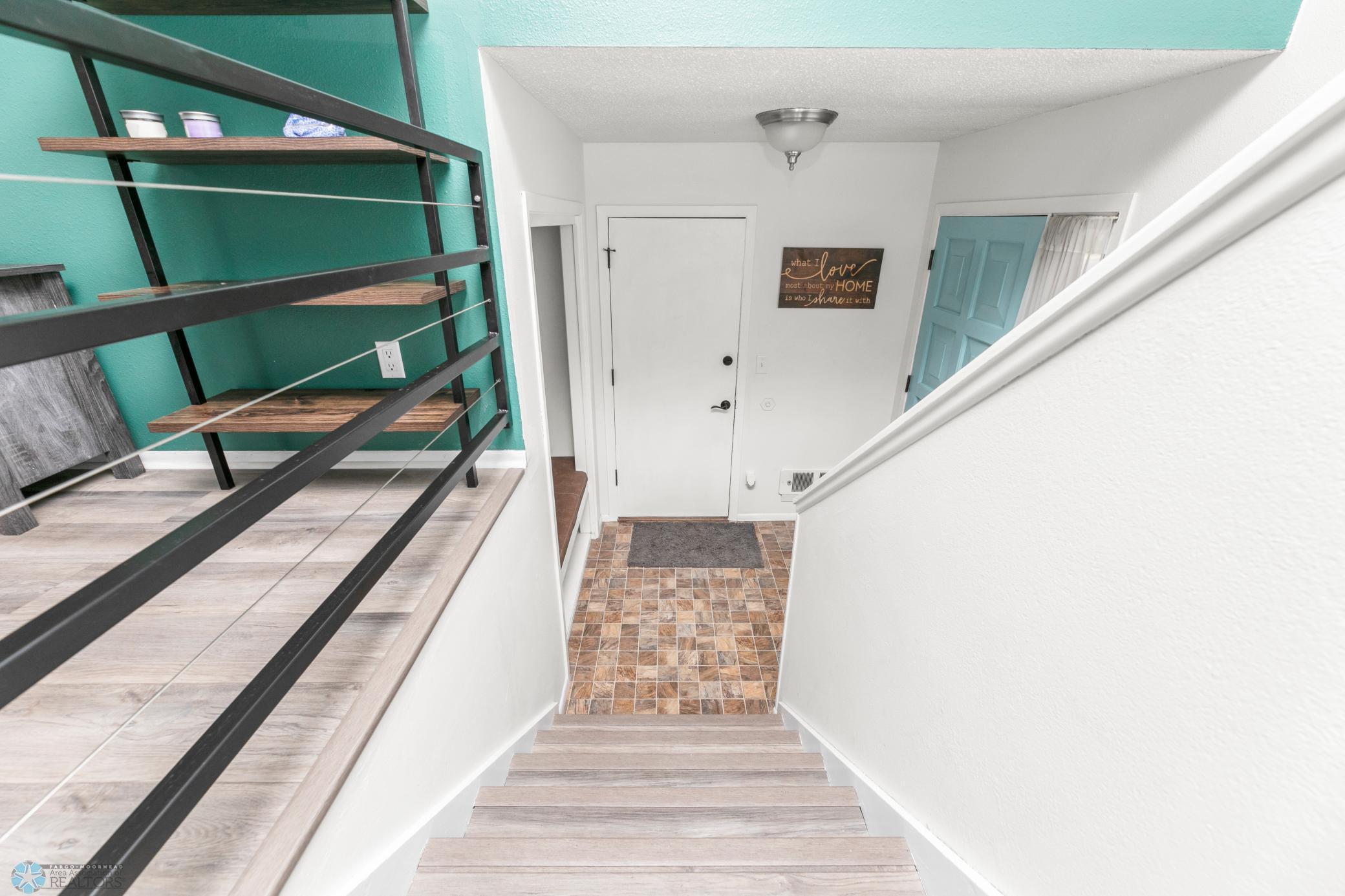 Stairs/Entry
