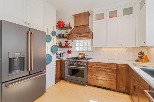 29 W Lake Street, Excelsior, MN 55331