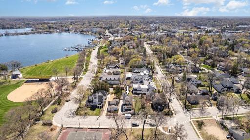 29 W Lake Street, Excelsior, MN 55331