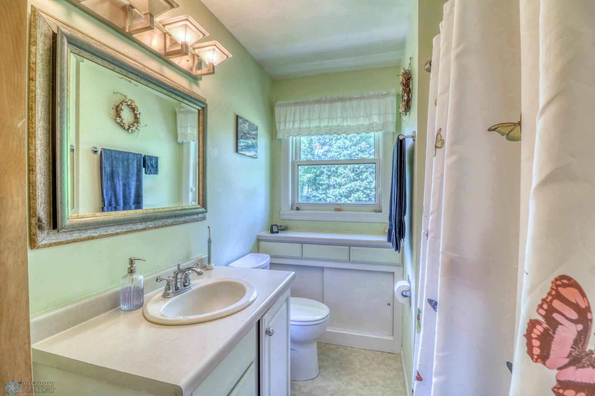 Bathroom1_2.jpg