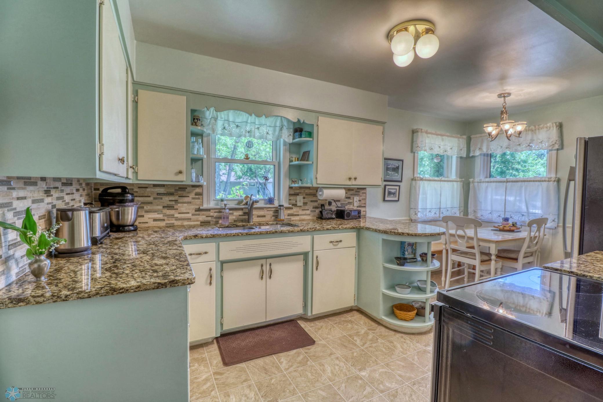Kitchen1_2.jpg