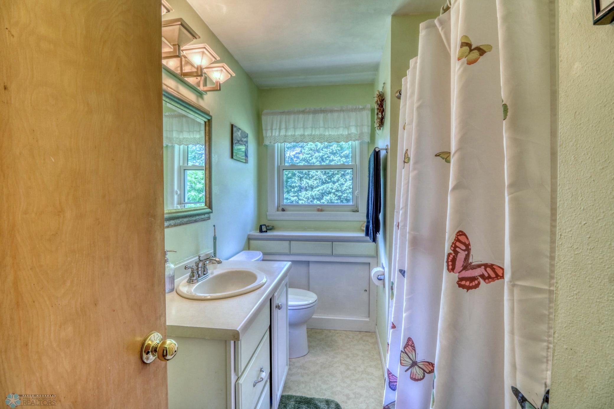 Bathroom1_1.jpg