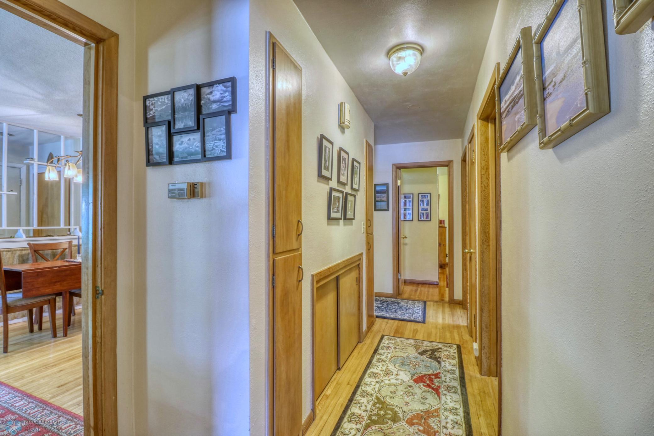Hallway1_1.jpg