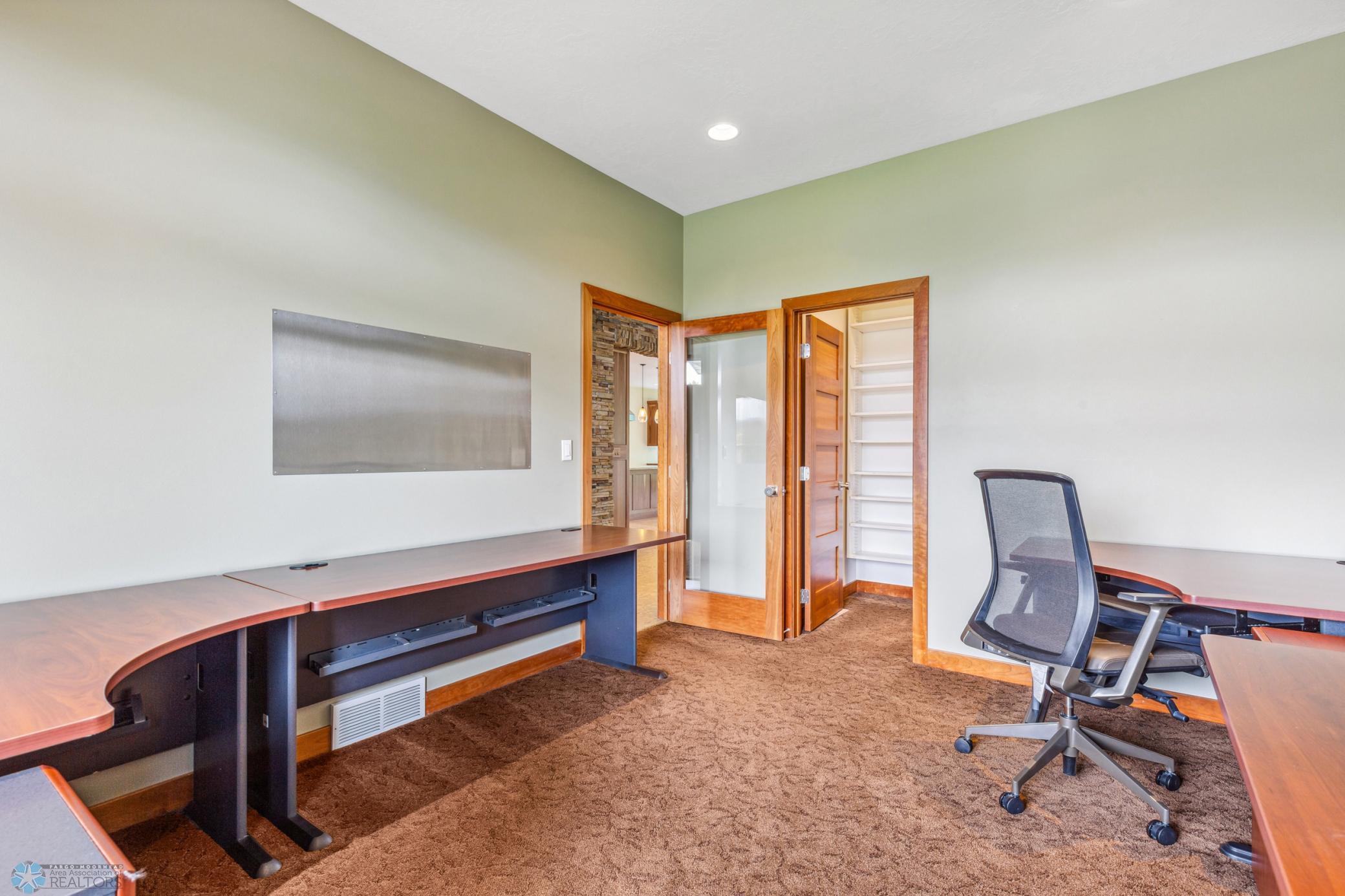 Bedroom/Office