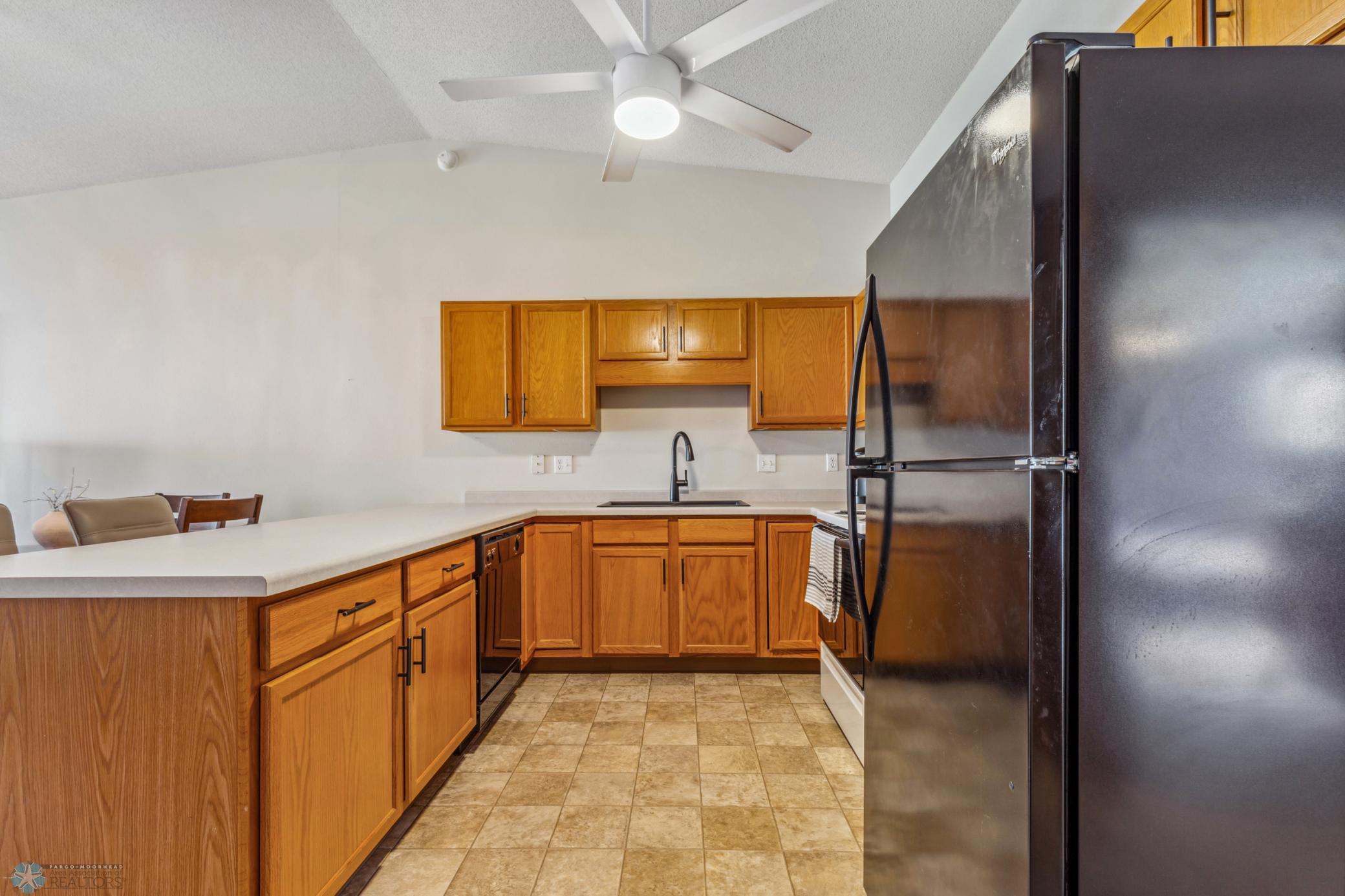 Kitchen offers lots of counterspace and cabinets