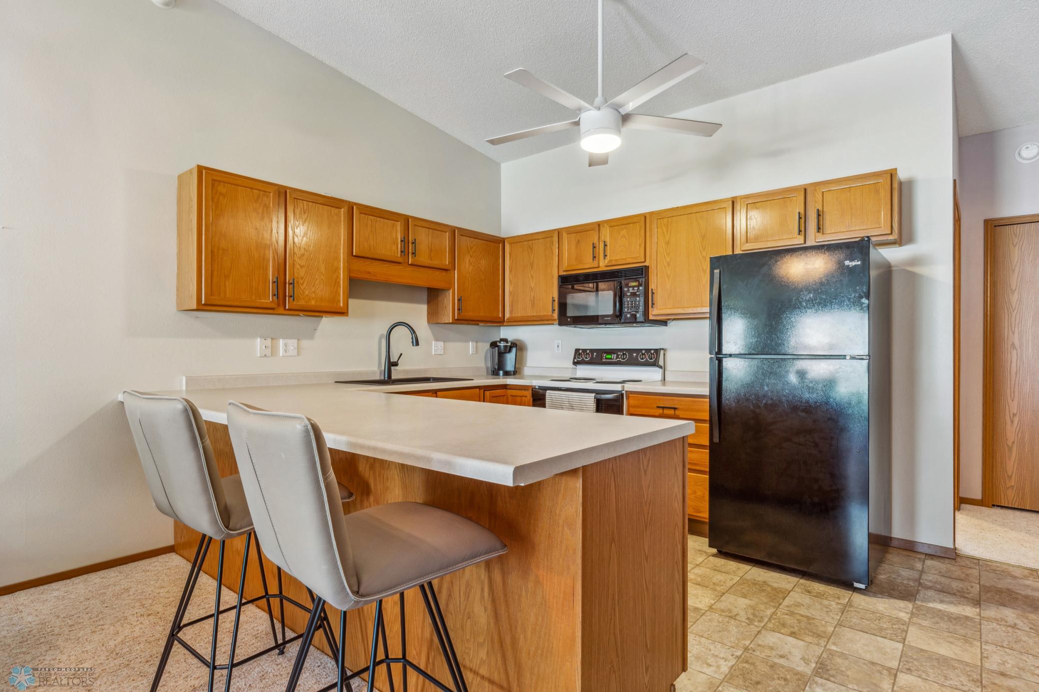 kitchen- large peninsula