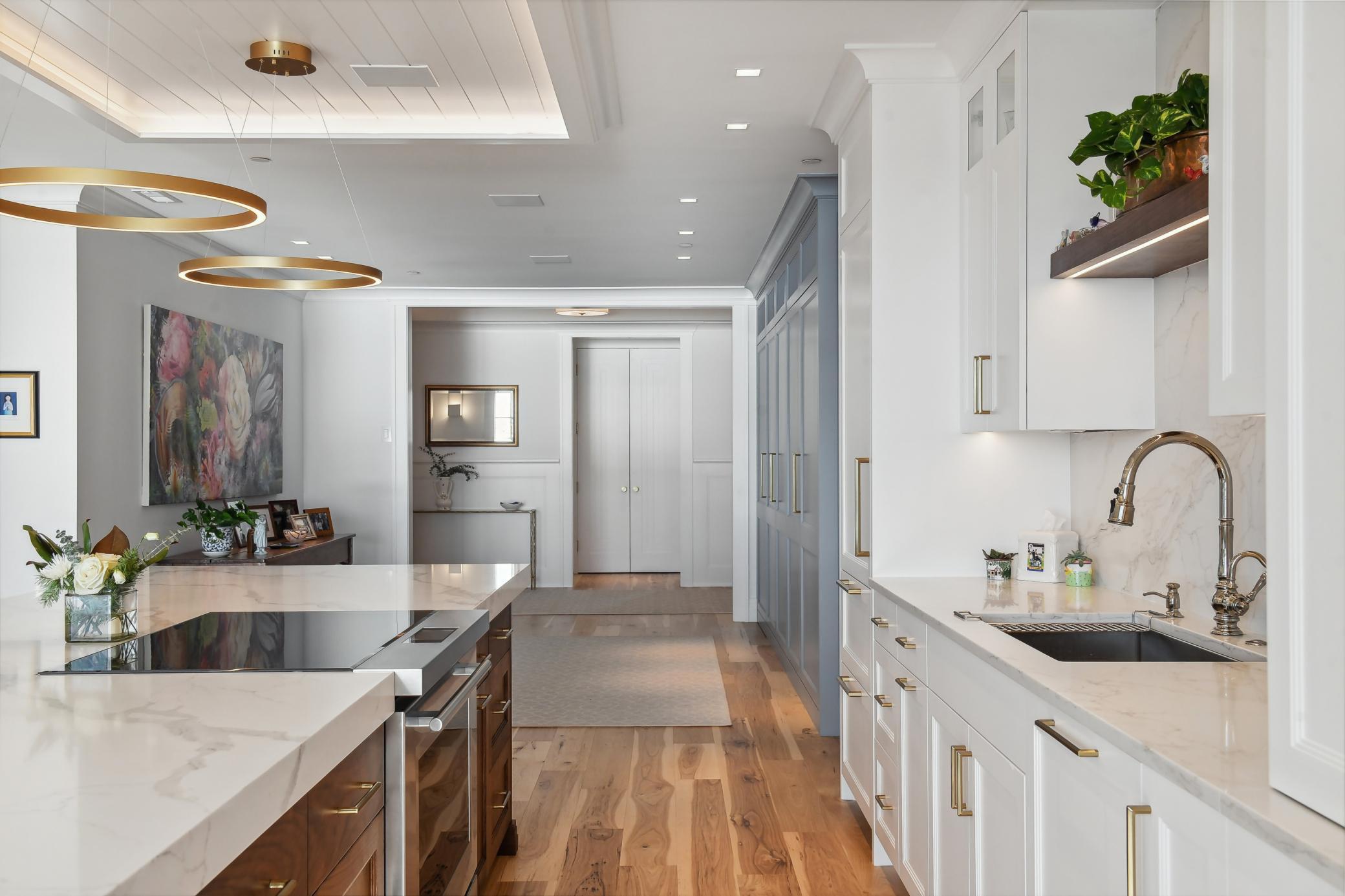 Notice the gallery space as you enter the home! Open and airy, you'll never be limited to the amount of guests you invite over. Uncharacteristic large and practical!