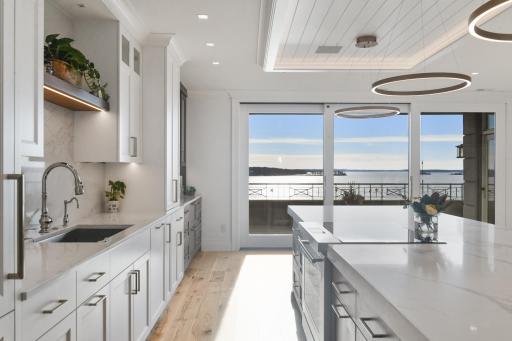 Preparing dinner or congregating with friends, the spectacular Lake Minnetonka views will leave you relaxed and inspired.
