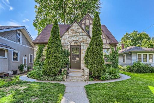 4220 Snelling Avenue, Minneapolis, MN 55406